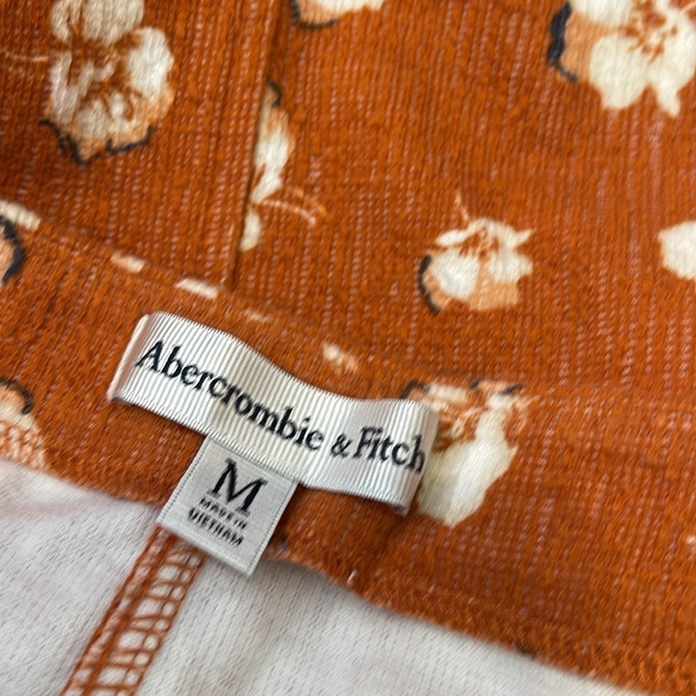 Abercrombie and Fitch floral stretchy, mini skirt, size medium - Picture 3 of 3